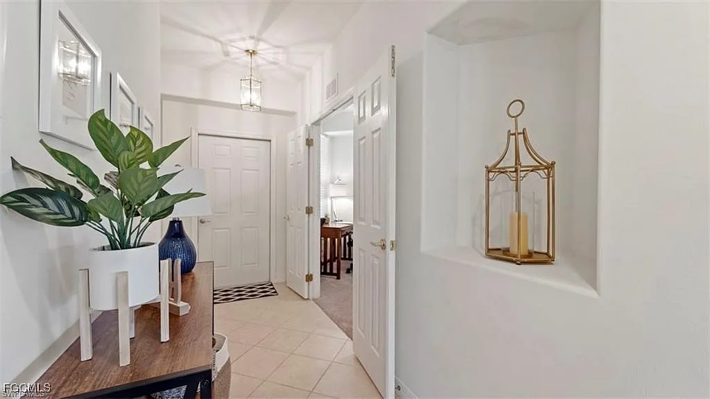 2 bed, 2.0 bath, 1382 sqft, $5,500 — Photo 2