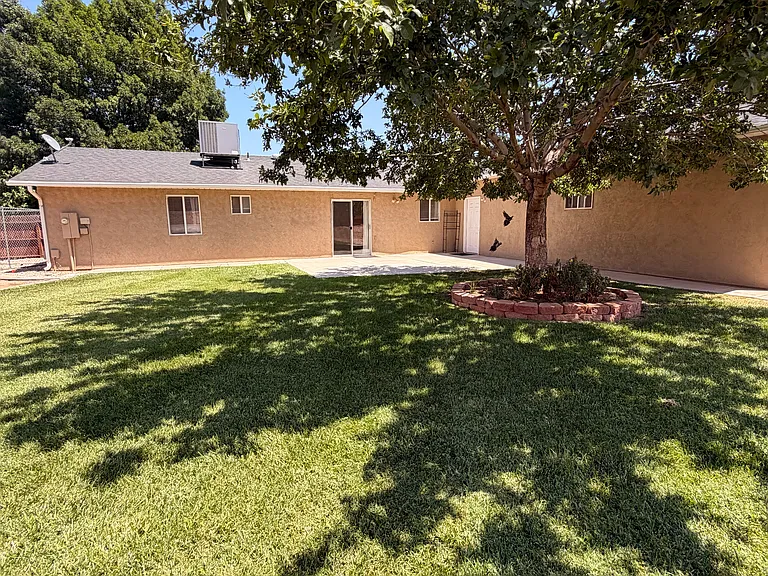 1743 W Green Valley Ln — Photo 20