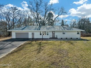 2 Noxon Ct, Loudonville, NY 12211