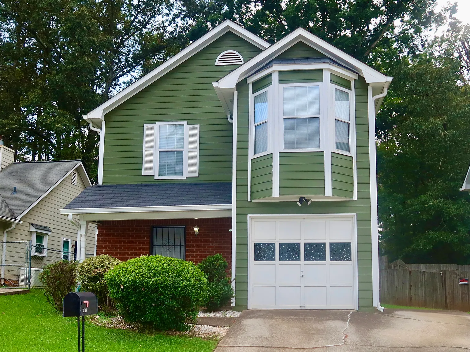 3 bed, 4356 sqft, $2,300 — Photo 1