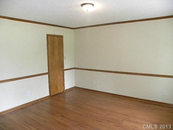5th image of 208 Glenmoor Ct