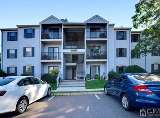 293 Hampshire Ct, Piscataway, NJ 08854