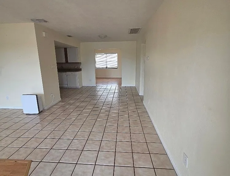 202 Eaglesmere Dr — Photo 3