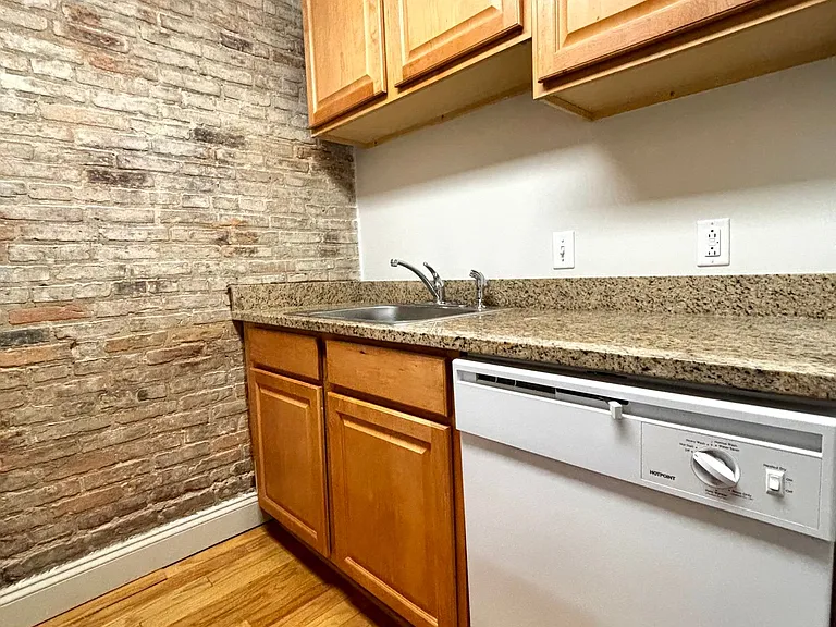 130 E State St #402 — Photo 5