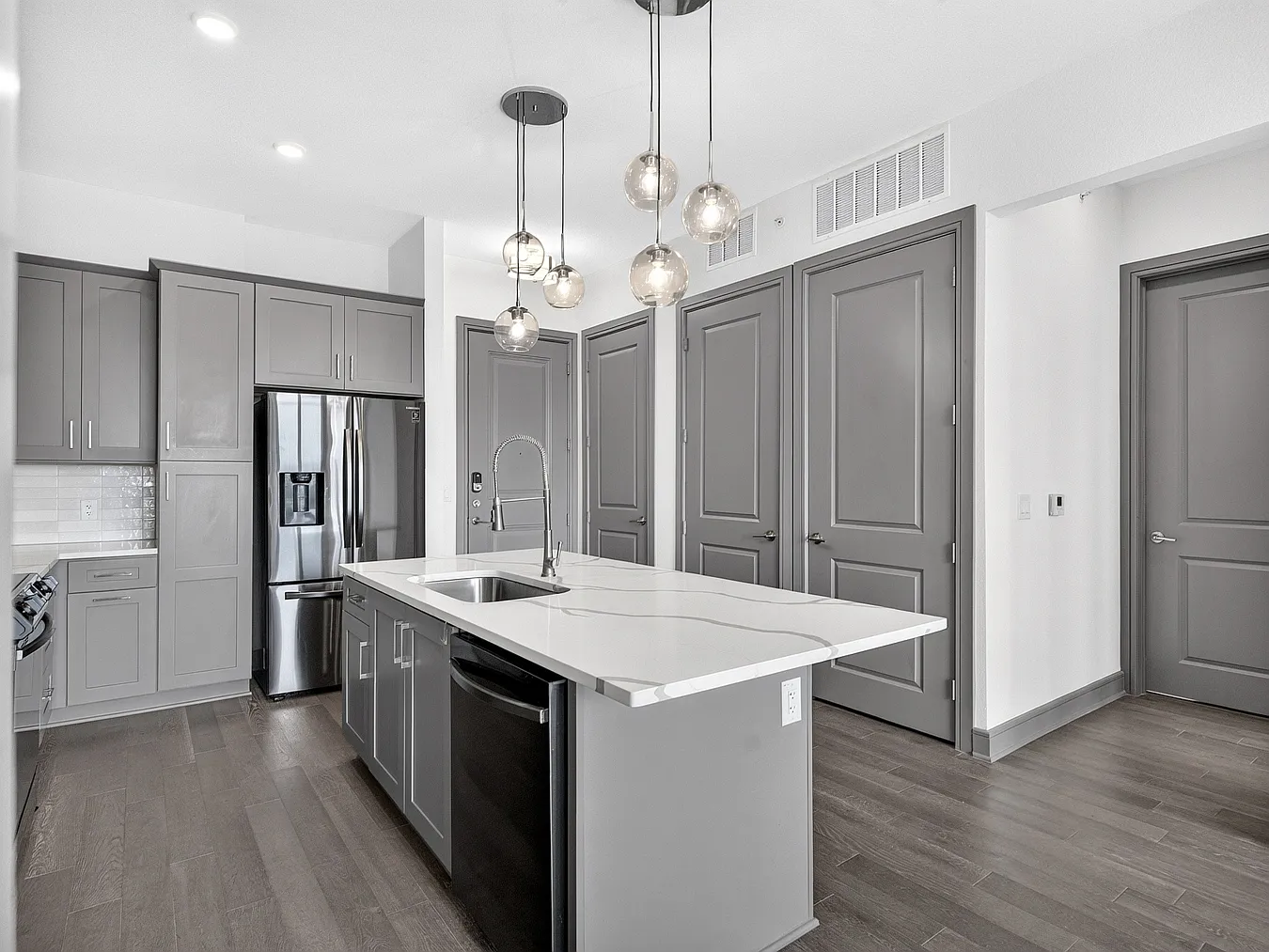2 bed, 1174 sqft, $2,050 — Photo 3
