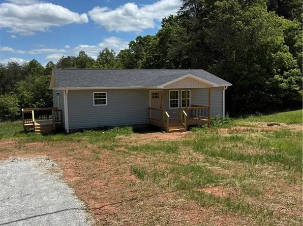 2109 Cook School Rd, Pilot Mountain, NC 27041