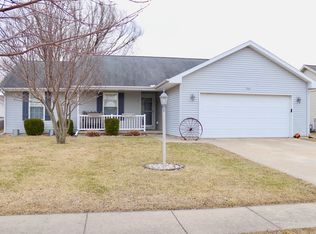 703 Wingstem Dr, Saint Joseph, IL 61873