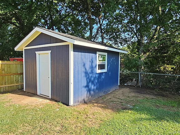 5th image of 824 Parkland Dr