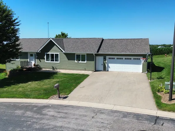 206 Park Ave, Altura, MN 55910
