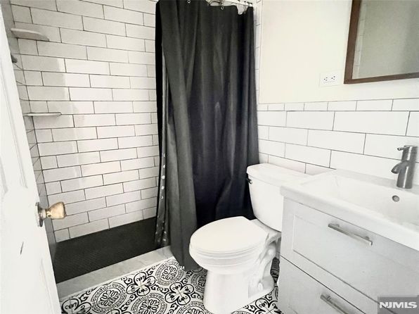 119 64th St, West New York, NJ 07093
