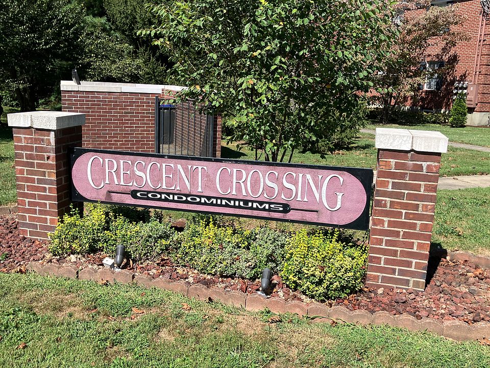 Crescent Crossing Condominiums