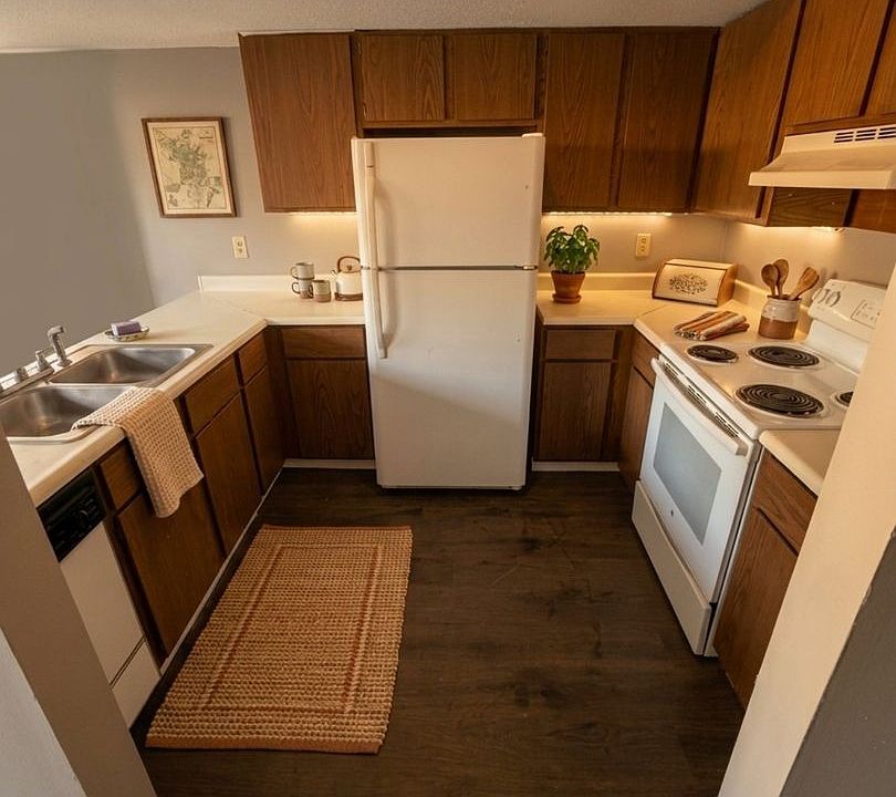 1st image of 105 New St #11