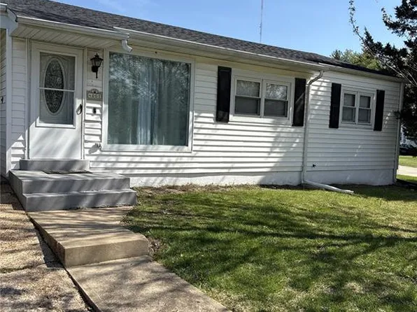 4001 Redland Dr, Saint Louis, MO 63125