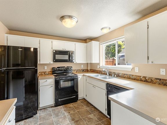 3rd image of 12010 113th Avenue Ct E #22