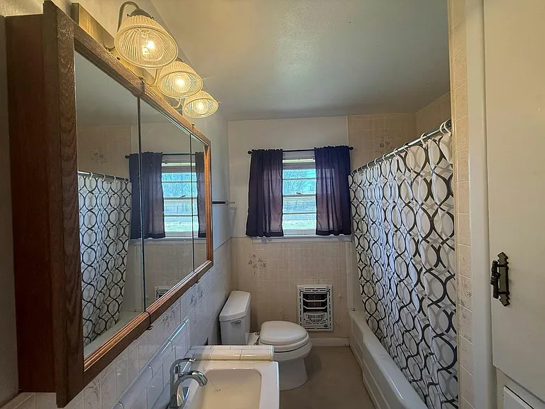 107 Avenue G — Photo 10