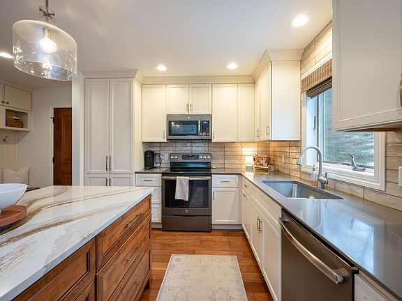 4th image of 3819 Cedar Creek Ct