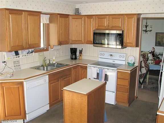 2nd image of 32530 Arlesford Dr