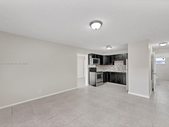 4th image of 2610 Riverland Dr #1-2