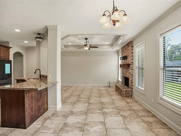 536 Stephen F Austin Dr — Photo 8