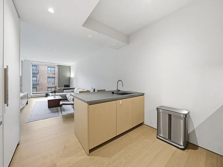 251 W 14th St #5C — Photo 9