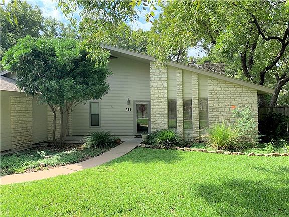 2nd image of 311 San Saba St