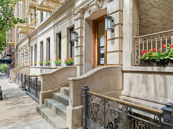 223 West 21st Street 1M image 11 of 11