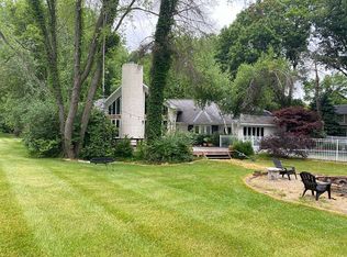 9753 Rolling Greens Dr, Pinckney, MI