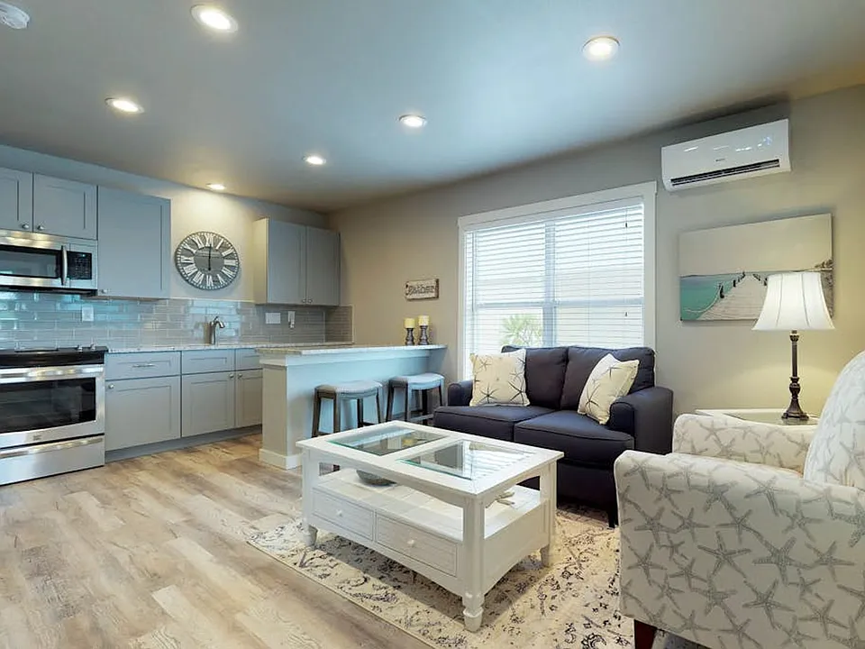 211 S Bay Blvd #ID1591341P