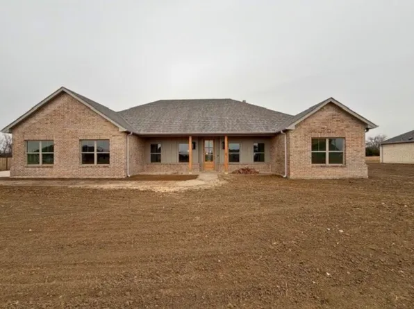 6037 Amber Dr, Sanger, TX 76266