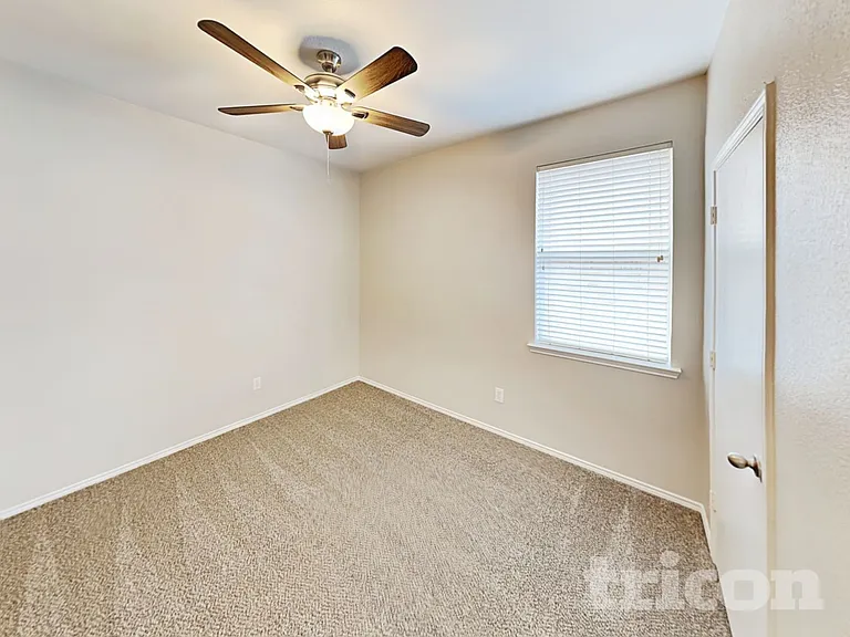 4913 Cape St — Photo 12