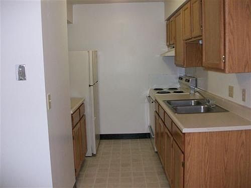 2nd image of 400 Cleveland St APT 10