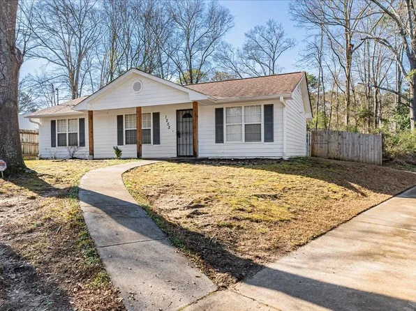 1252 Lakeview Dr NW, Conyers, GA 30012