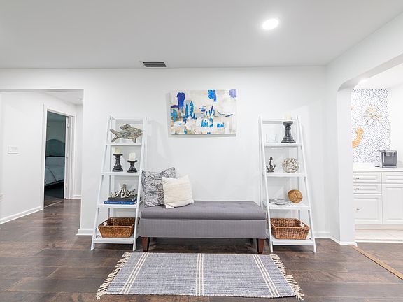 4th image of 1856 Jasmine Dr