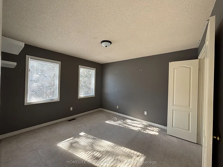 109 Carlyle Cres — Photo 15