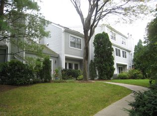 351 Pemberwick Rd APT 814, Greenwich, CT 06831