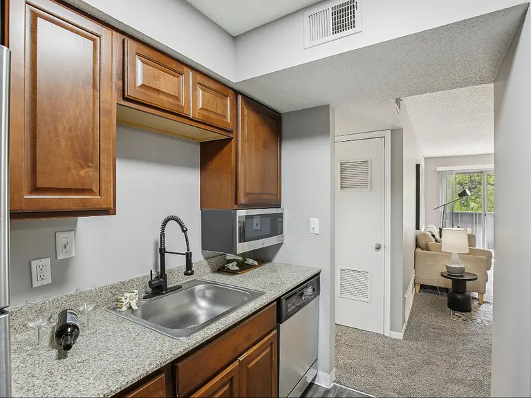 University Villa Apartments — Photo 9