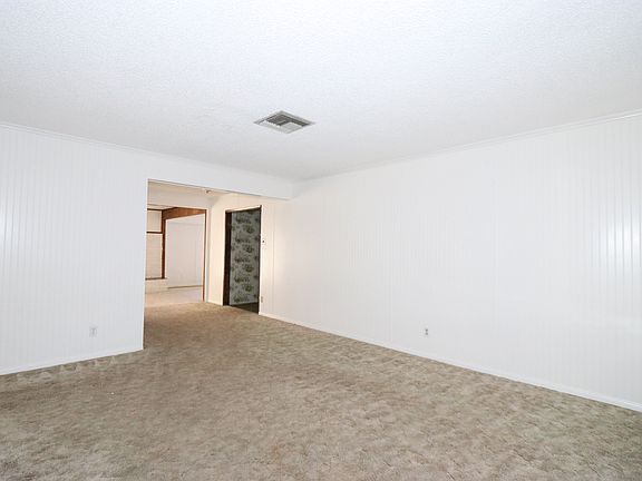 3rd image of 404 Pioneer St