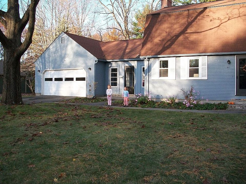 2nd image of 40 King Philip Ave
