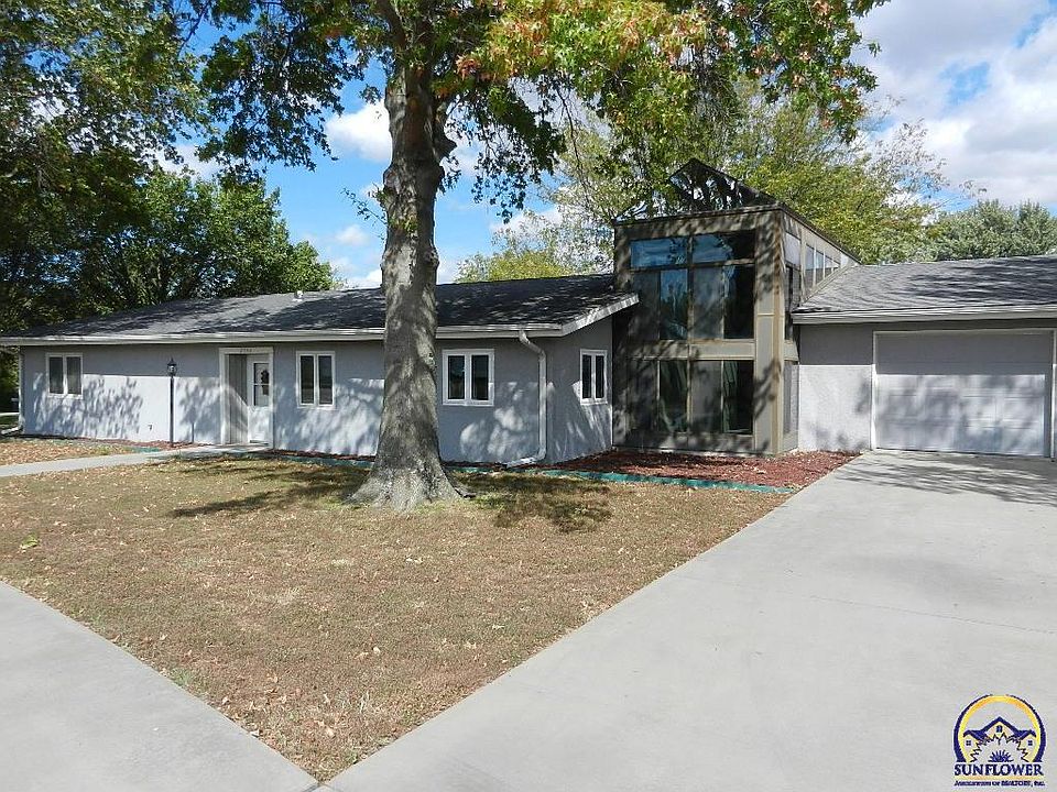 1st image of 2750 SE Aquarius Dr