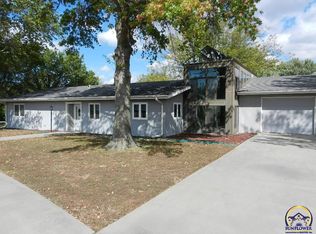 2750 SE Aquarius Dr, Topeka, KS 66605