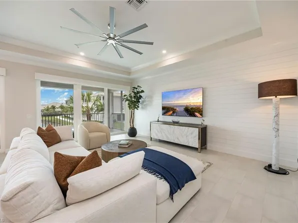 183 Indies DR E #202, NAPLES, FL 34114