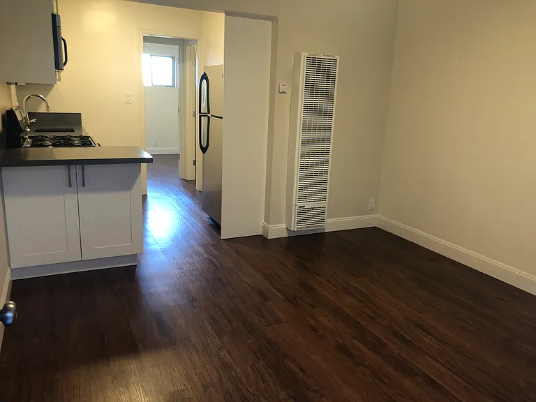 Claremont Park Apartments — Photo 20