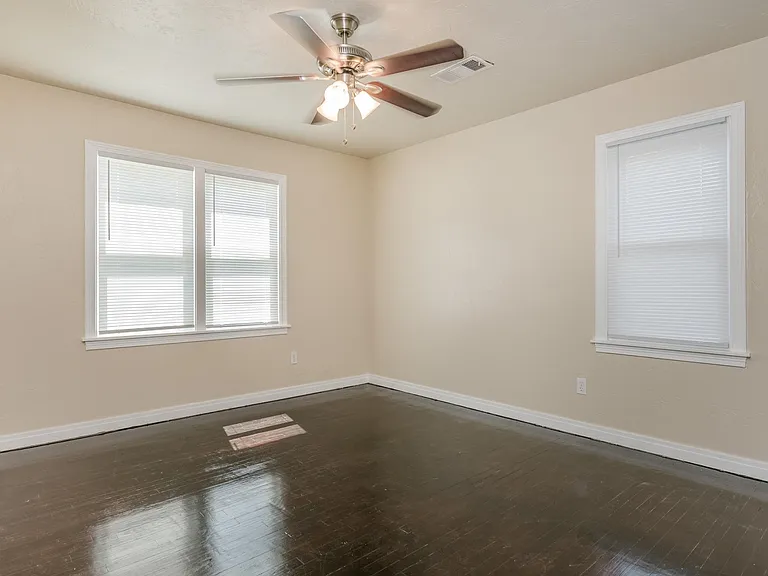 1612 Crockett St — Photo 13