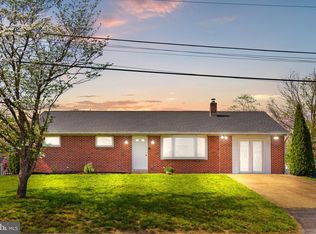 5832 Mayfair Dr, Harrisburg, PA 17112