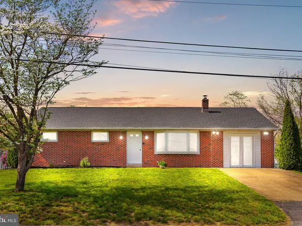 5832 Mayfair Dr, Harrisburg, PA 17112