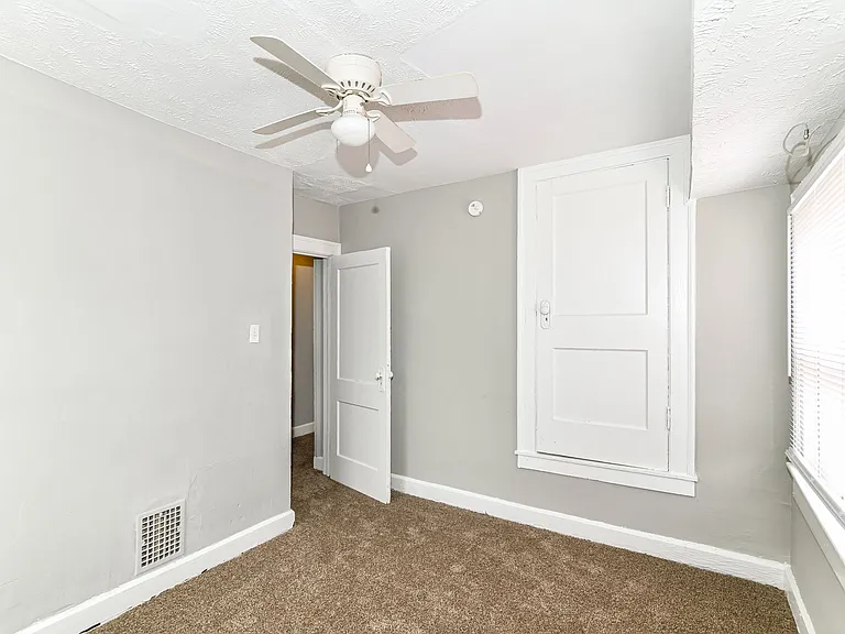 3043 Broadway St — Photo 7