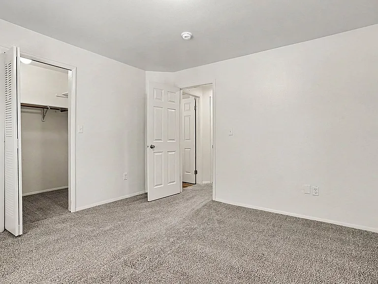 Emerald Park Apartments — Photo 55