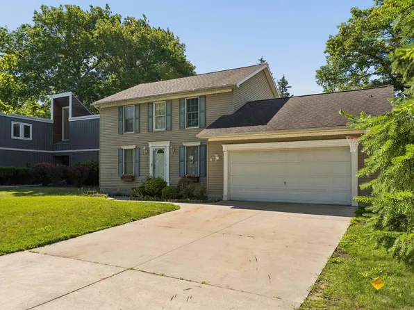 1816 S Woodland Dr, Port Huron, MI 48060