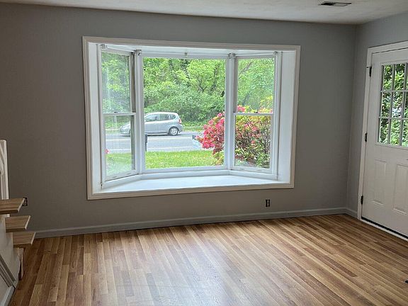 3rd image of 1545 Brandon Ave SW #&-1547