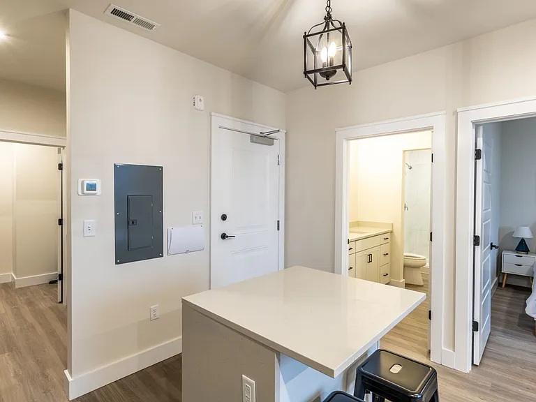 1135 Rose Hill Dr — Photo 13